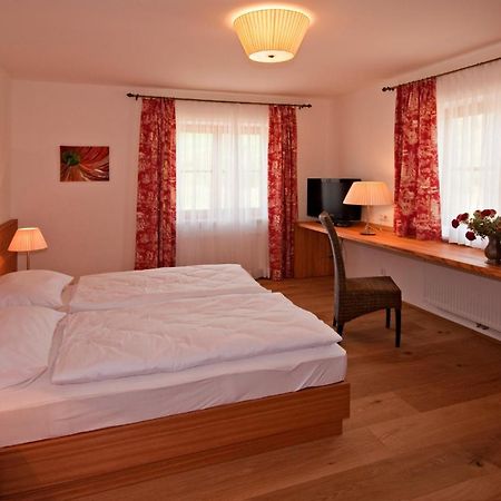 Gastehaus Schloss Bernau Hotel Fischlham Room photo